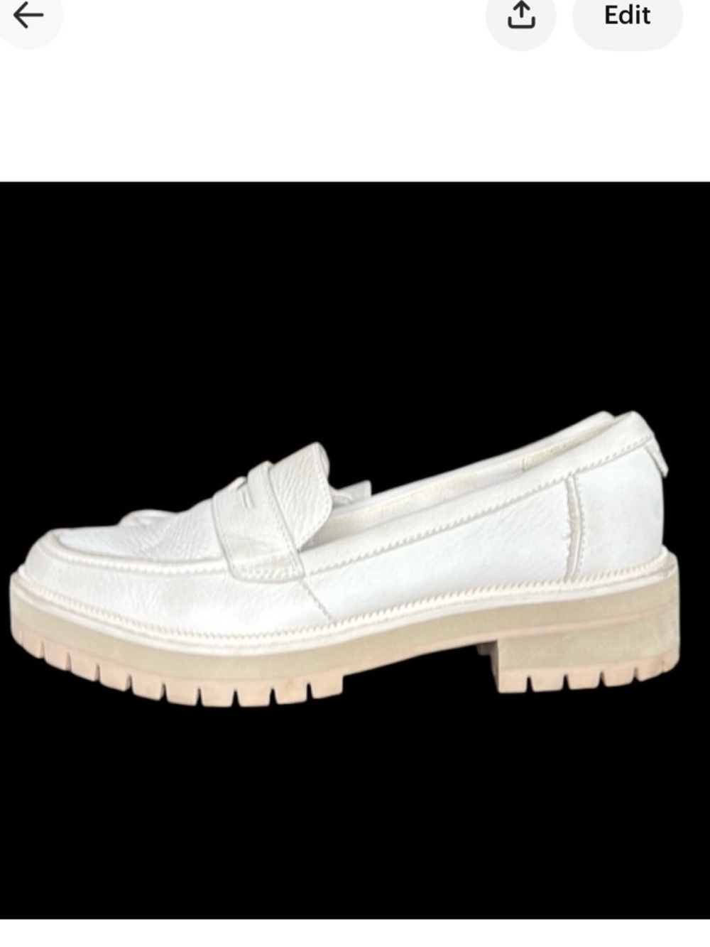 Tom’s the Clara Loafer. Excellent condition cream colored ladies 8 1/2. Leather.